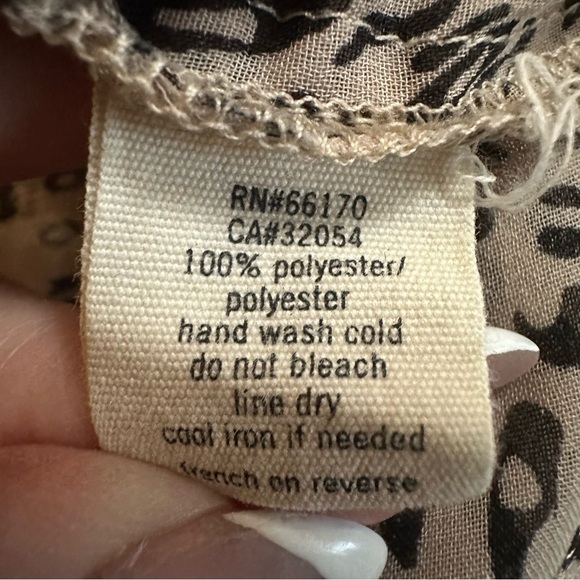 Pins and Needles Leopard Print Semi Sheer V-Neck Blouse Size Small - Picture 7 of 7